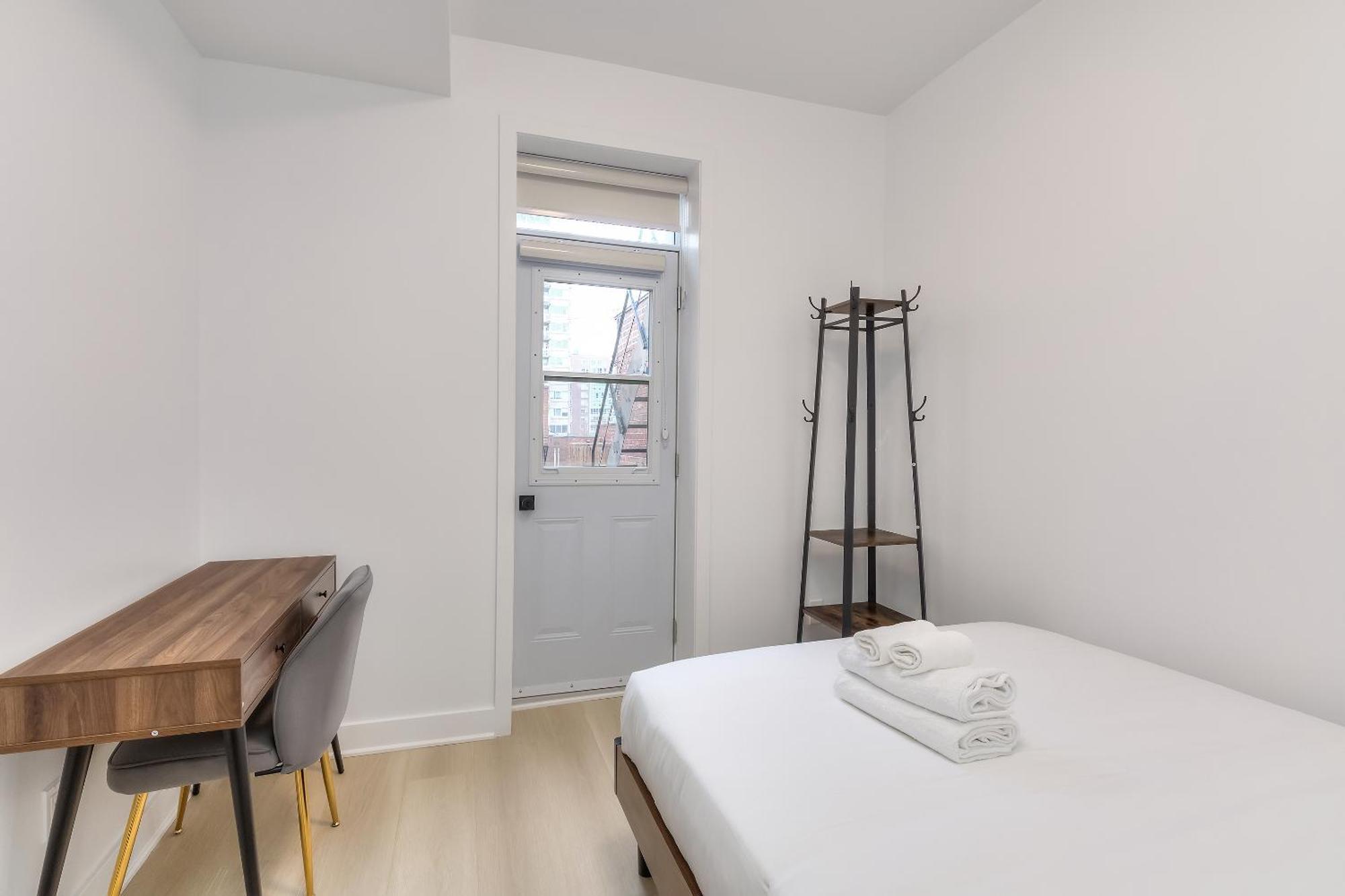 Free Indoor Parking Cozy & Spacious Condo In Heart Of Downtown Montréal Kültér fotó