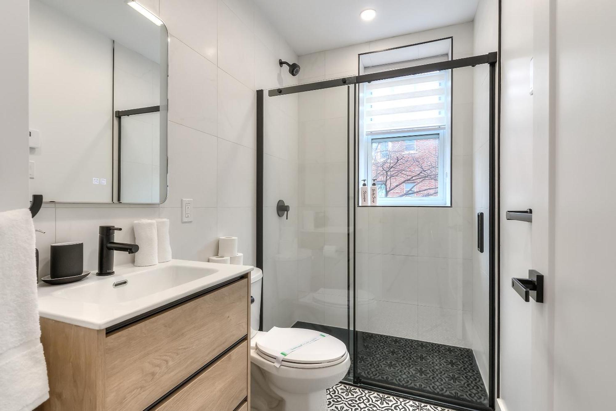 Free Indoor Parking Cozy & Spacious Condo In Heart Of Downtown Montréal Kültér fotó